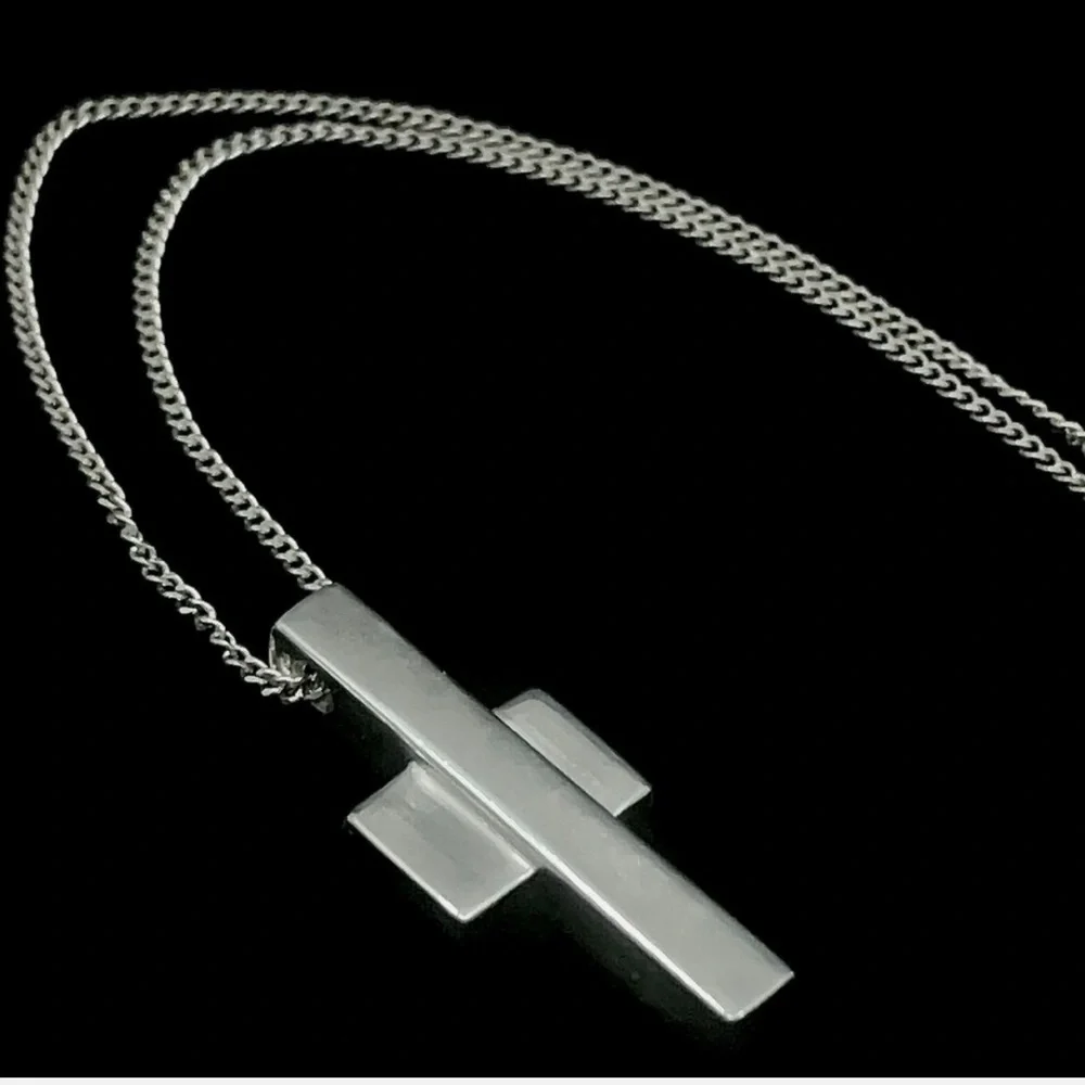 GUCCI RARE Cross Necklace 😇